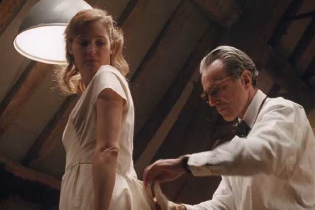 ''Il filo nascosto'': Daniel Day Lewis � un raffinato stilista in attesa di essere ''scucito''